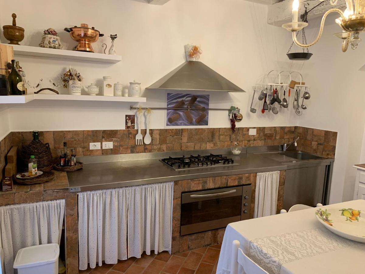 Agriturismo La Casa Dei Ricordi 科莱萨尔韦蒂 外观 照片