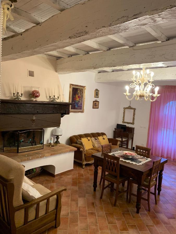 Agriturismo La Casa Dei Ricordi 科莱萨尔韦蒂 外观 照片